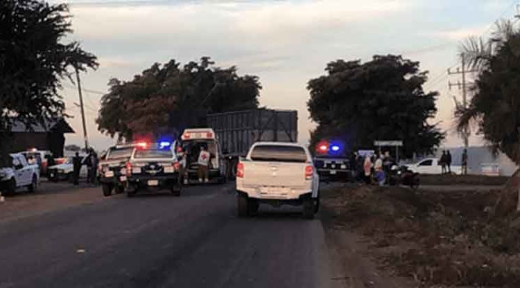 Hombre fallece al accidentarse y mientras particulares se acercaron a la escena, todos fueron arrollados por un conductor ebrio