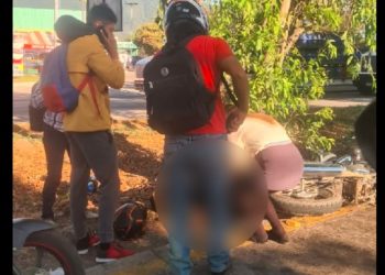 Motociclista que hacía tercer carril pierde el control y se accidenta en carretera a Santa Ana
