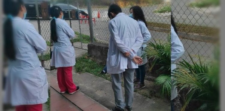 Con una oración, equipo especializado se encomienda al creador antes de realizar pruebas Covid-19