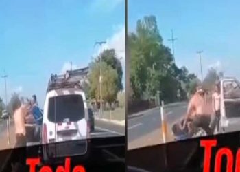 Enfurecido sujeto enfrenta a conductor y se van a los puños sobre carretera a Sonsonate