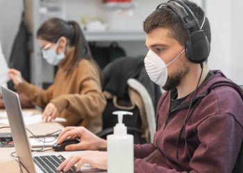 “Mi jefe me obligó a ir a la oficina y me contagié de COVID”