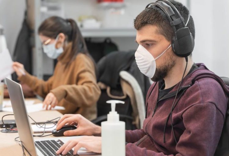 “Mi jefe me obligó a ir a la oficina y me contagié de COVID”