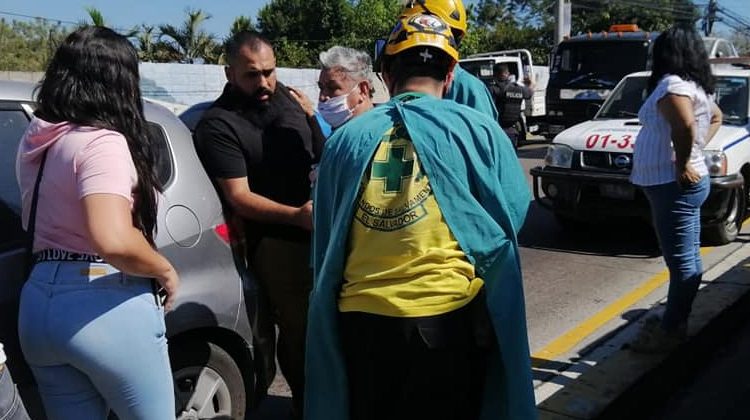 Hombre de avanzada edad es tropellado cuando intentaba cruzarse la calle en Apopa