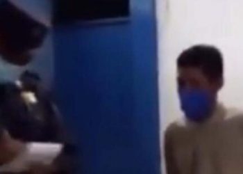 Retiran a miembro de JRV pasado de copas que llegó a centro de votación en La Libertad