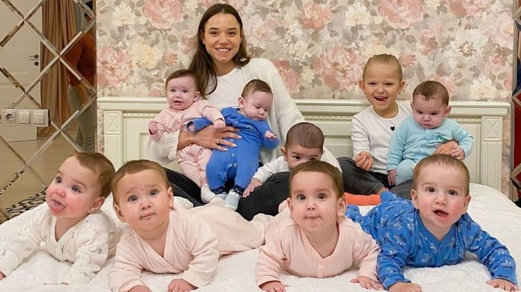 Mujer de 23 años tiene 11 hijos y sueña con formar la familia más grande del mundo