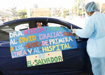 Así agradece una familia al personal del Hospital El Salvador por salvar a su pariente