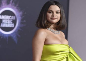 Selena Gómez se dirige a los salvadoreños y los invita a escuchar su más reciente tema musical