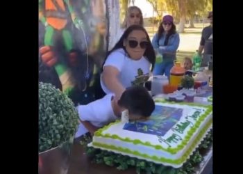 Niño causa controversia en redes por reacción que tuvo con su tía en fiesta de cumpleaños