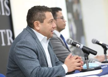 Rolando Castro felicita a Henry Flores por ser electo en la alcaldía de Santa Tecla