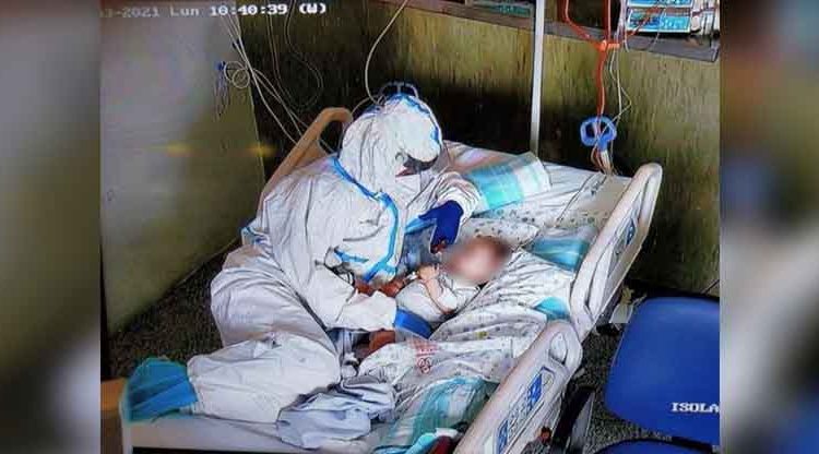 Como un “ángel”, enfermera cuidó y animó a un bebé que presentó complicaciones de salud por el Covid-19