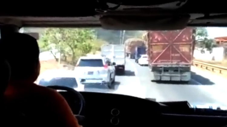 “Ceda el paso a las unidades de emergencia”; Bomberos solicita la colaboración de los automovilistas
