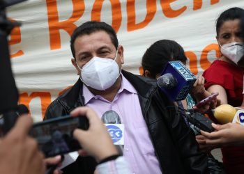 Empleada despedida por su estado de embarazo ya fue reinstalada, confirma Ministro Rolando Castro