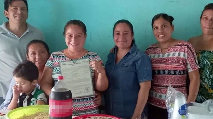 Mujer hace fiesta para celebrar su divorcio y se vuelve viral: “Soy libre como el viento”