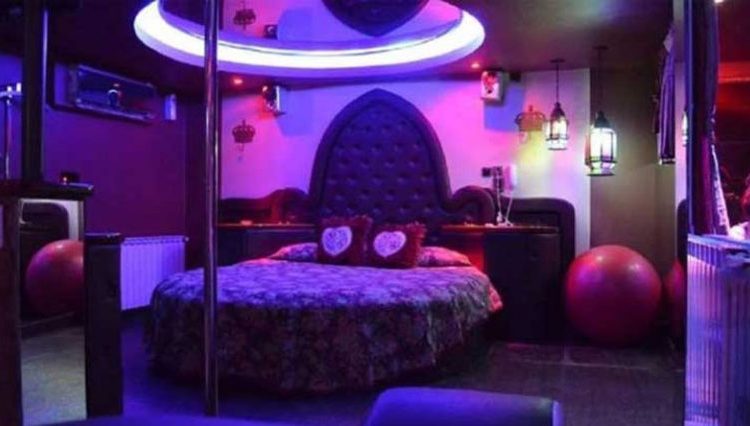 Detienen a 43 parejas en un motel por incumplir la cuarentena