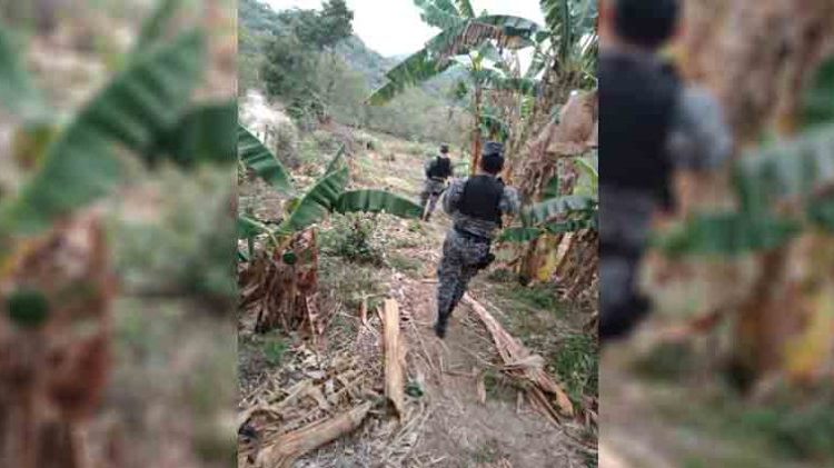 Policías patrullan zonas rurales en busca de pandilleros