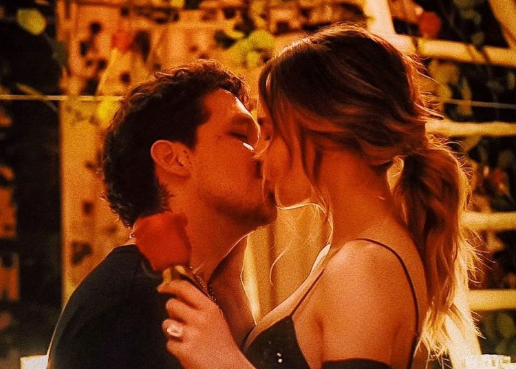 Christian Nodal le entrega el anillo a Belinda y anuncian su compromiso a través de las redes