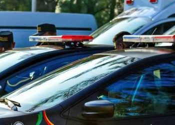 «Pancho, ya cálmate»: Un hombre desarma a dos policías mexicanos y les propina una paliza