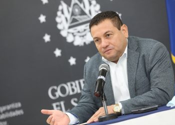 Ministerio de Trabajo tutelará el derecho de trabajadores de la Asamblea, pero «nunca de las plazas fantasmas», dice Rolando Castro