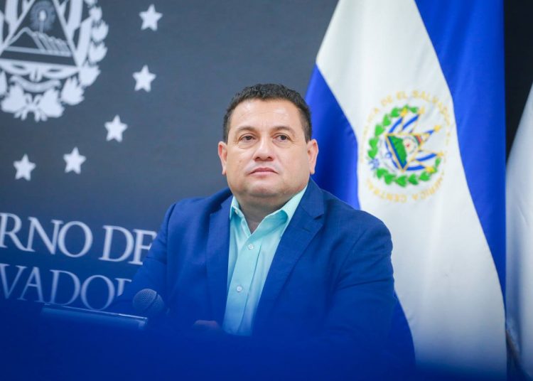 Ministro de Trabajo Rolando Castro informa que han encontrado más de 300 plazas fantasmas en la alcaldía de San Salvador