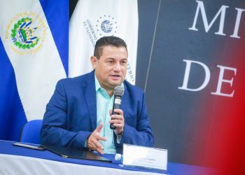 Rolando Castro confirma que nuevo contingente de salvadoreños saldrá a trabajar al extranjero el próximo mes