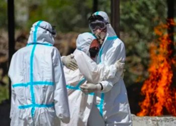 Tras incendio en hospital de la India mueren al menos 18 pacientes de COVID