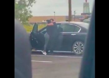 ¡Va por su novia al gimnasio y la descubre con otro!