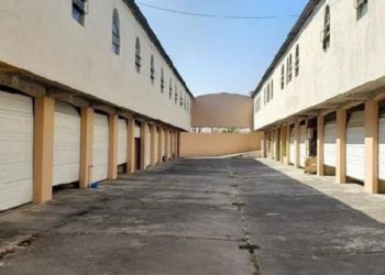 Murió mientras lo hacía; hombre fallece al interior de un popular motel y la mujer huye