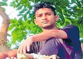 Joven decide vivir en un árbol para no contagiar a su familia de Covid-19, ahora está recuperado