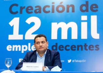 Ministro Rolando Castro anuncia la creación de 12 mil empleos en el rubro de teleoperadores bilingües