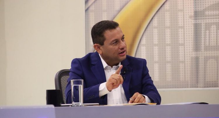 Ministro Rolando Castro creará un proyecto con ACNUR para pagar a jóvenes los primeros meses de aprendizaje en las empresas y generar experiencia