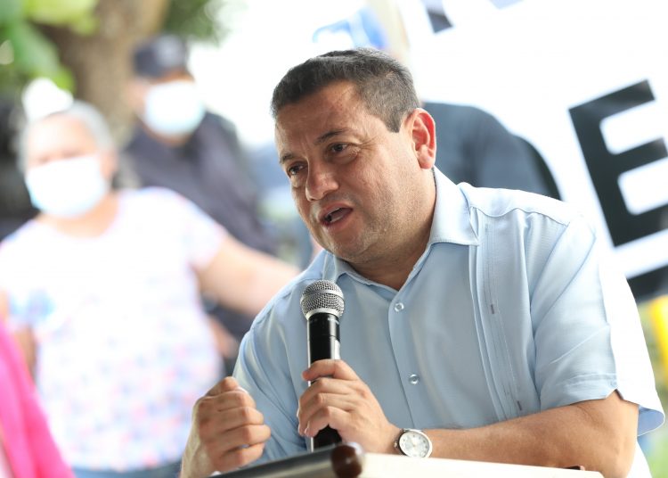 Ministro de Trabajo, Rolando Castro, es la voz de los trabajadores que no tenían voz según La Prensa Gráfica