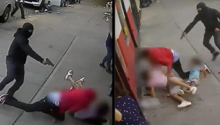 Momento exacto en que sicario dispara a hombre frente a 2 niños en Nueva York