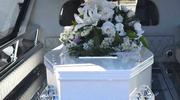 Antes de fallecer, mujer pide como último deseo que su familia no asista a su funeral