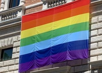 Embajada de EEUU en el Vaticano instala bandera del orgullo gay