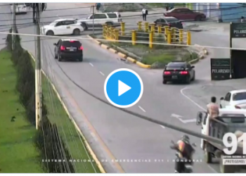 Ciudadano sufre aparatoso accidente por ir peleando en plena marcha