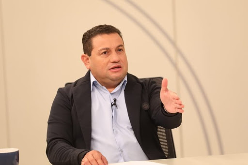 Ministro Rolando Castro cuestiona la moral del empleado de Fito Salume por criticar la adopción del Bitcoin