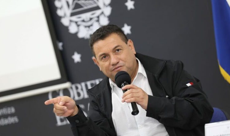 Ministro de Trabajo Rolando Castro cuestiona declaraciones de Rubén Zamora: «O sea el gobierno debe comprar votos para tener gobernabilidad»