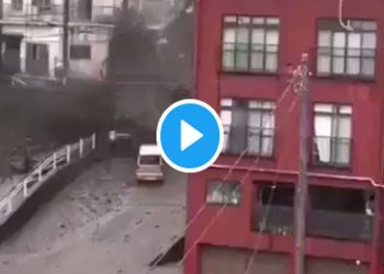 El impactante momento en que un alud de tierra sepulta a una comunidad en Japón
