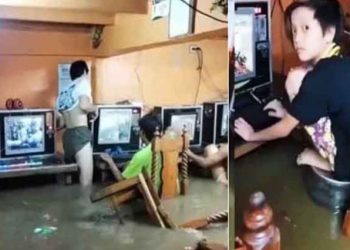 Jóvenes se reúsan a parar de jugar pese a estar todo inundado y poner en riesgo sus vidas