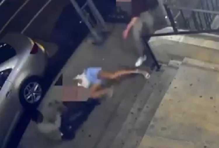 Ladrón atacó brutalmente a dos mujeres turistas en una calle de Nueva York