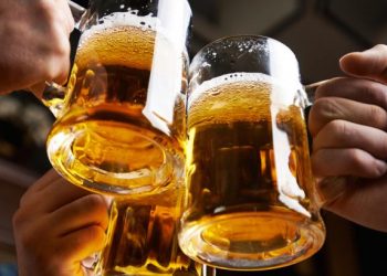El consumo de alcohol está vinculado a más de 700 mil casos de cáncer cada año, afirma estudio