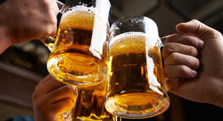 El consumo de alcohol está vinculado a más de 700 mil casos de cáncer cada año, afirma estudio