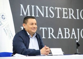 Ministro de Trabajo, Rolando Castro, enviará al menos 100 salvadoreños hacia Canadá con empleo por dos años