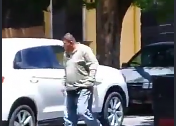 Conductores detienen la marcha y se bajan para arreglar sus diferencias en San Salvador