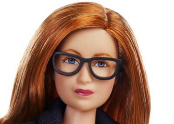 Lanzan una muñeca Barbie en honor a una de las creadoras de la vacuna de AstraZeneca