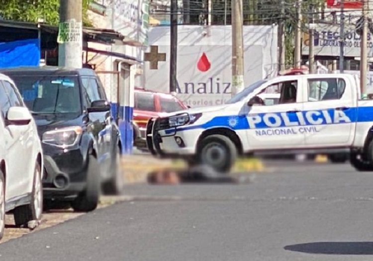 Hombre es asesinado en la colonia Médica en San Salvador, recibió un impacto de bala en la cabeza