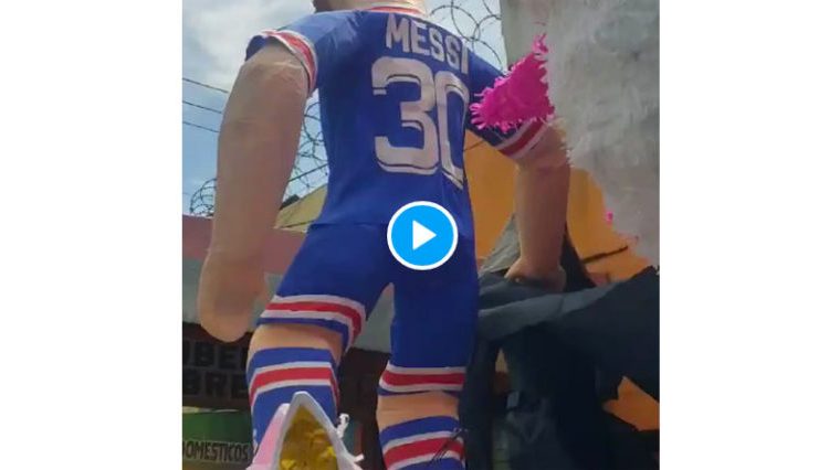 La piñata de Messi con el 30 del PSG ya se vende en el centro de San Salvador