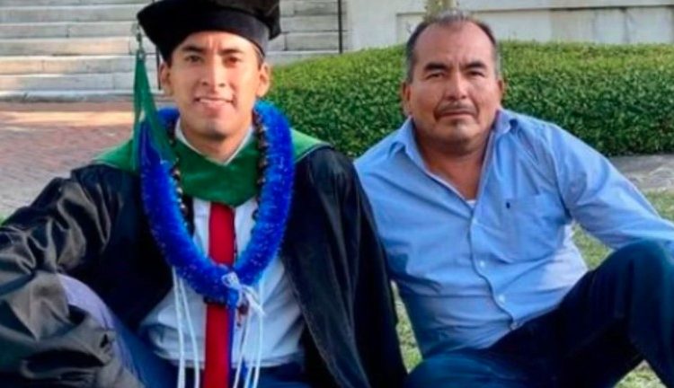 Hijo de campesinos pasó de los campos de tomates a graduarse con honores en Harvard