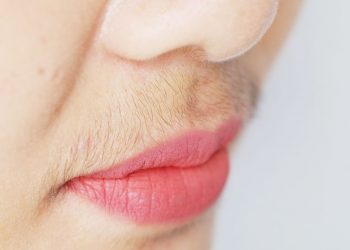 Dejarse el bigote, una nueva tendencia de belleza femenina que se ha hecho viral
